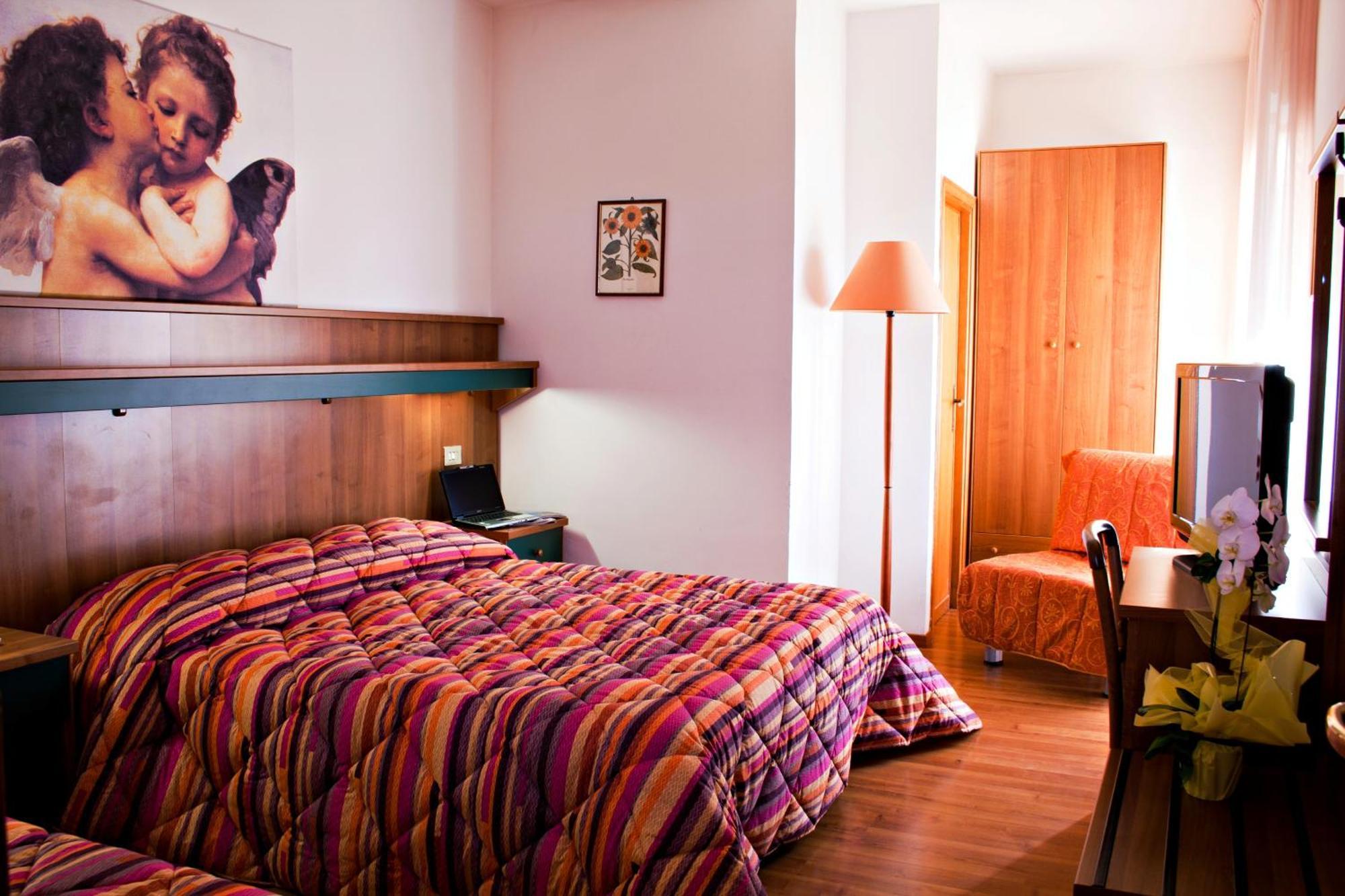 Hotel Los Angeles アッシジ 部屋 写真
